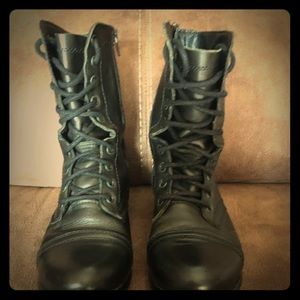 TROOPA BLACK LEATHER